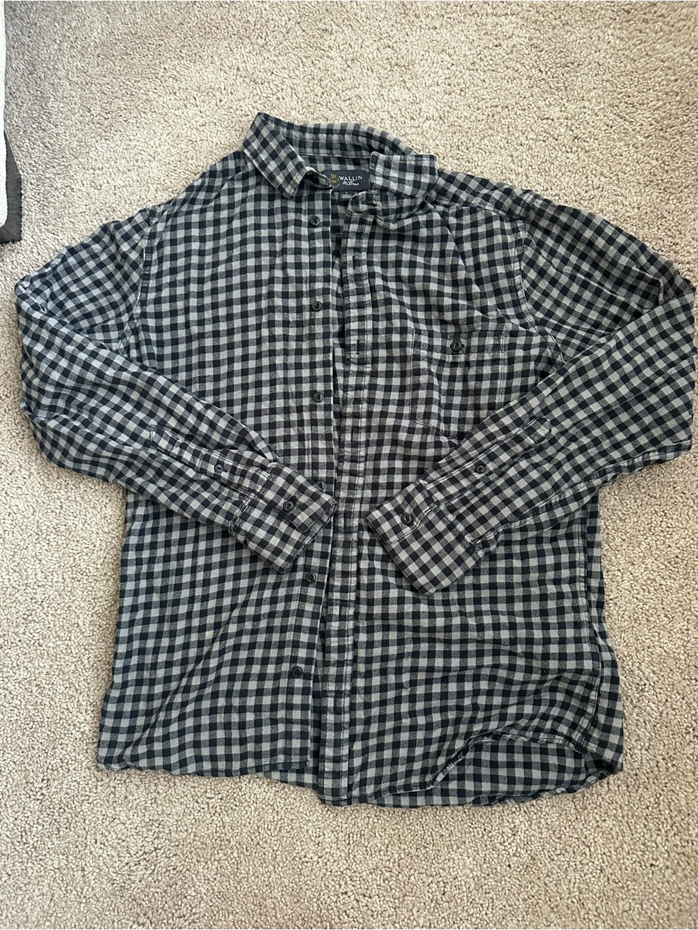 Men's Gray & Black Check Button-Down Shirt
